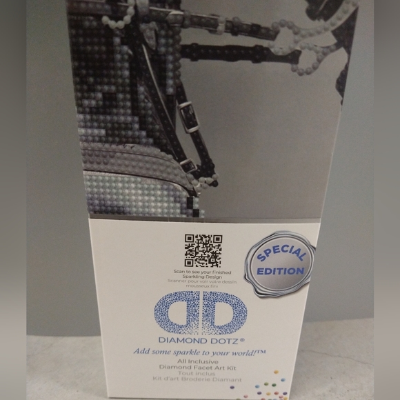 Diamond Dotz Horse Majesty Round Facet Partial DOTZ Coverage Craft Kit - Picture 10 of 14